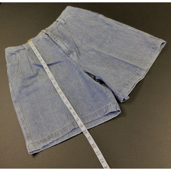 Vintage Women's GV pinstriped Blue high waisted Jeans Shorts, Size M,L Blue‎ - Picture 4 of 10